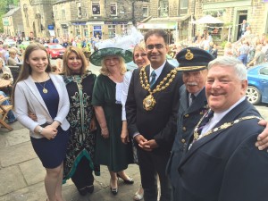 Left to right: Saskia Edwards Korolczuk - Oldham youth mayor, Yasmin Toor, Sharman Birtles - High Sheriff of Greater Manchester, Mayor of Oldham - Ateeque Ur-Rehman, Air Chief Marshall Dowding and Cllr Neil Allsopp